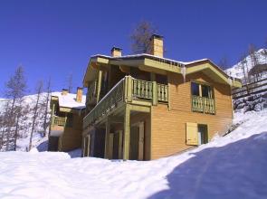 Traditional Apartment With Fireplace 100 m. From the Center
