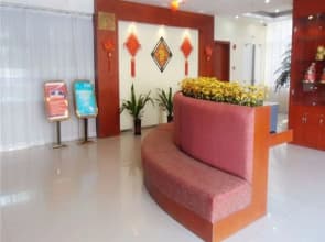 Orange Hotel (Shanghai Hongqiao Railway Station Qixin Road)