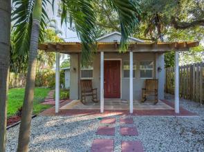 The Cottage in The Oaks - By Avi