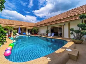 Siam Court Hotel And Resort