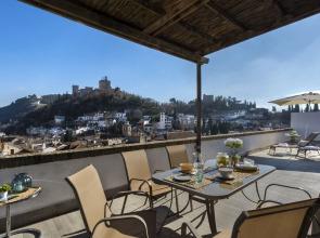Fabulous Penthouse Prime Location. 3 Bd & Private Terrace & Views to Alhambra. Ático Plaza Nueva