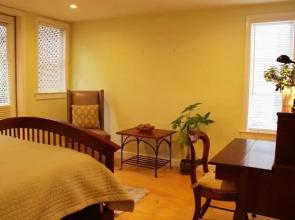 Cow Hollow Studio Holiday