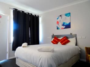Mercury Motor Inn