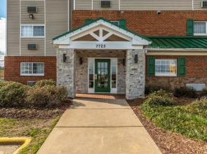 HomeTowne Studios & Suites by Red Roof Charlotte - Concord