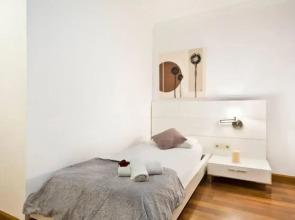 Central and Elegant 4 Bedroom by Placa Catalunya