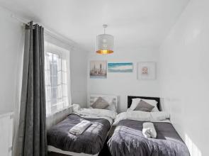 Cozy 2 Bed Apartment Close to Lcy & Excel