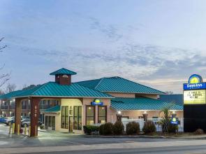 Days Inn by Wyndham Jackson