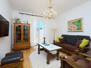 Kablar'S Sunny Suites