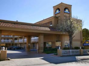 Days Inn Hayward Airport