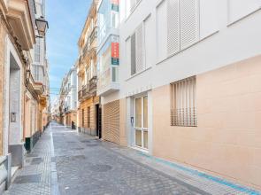 Nice 3 bedroom apartment with terrace in the heart of Cadiz. San Antonio II