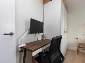 Stylish and Light 1 Bedroom Flat Near Victoria Park