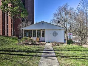 2 Mi to Downtown Knoxville: Cozy Home w/ Patio