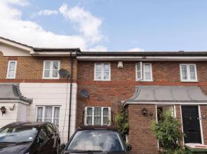 Modern & Spacious - Walk to London Excel- Parking