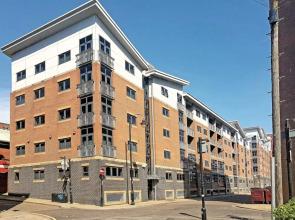 Modern, Spacious 1BR Central Manchester Flat for 2