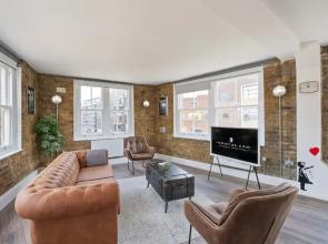 Large 1 Bedroom Studio in Old St