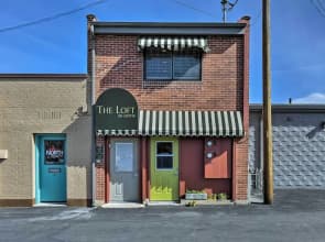 Walkable Downtown Logan Apartment w/ Rooftop Deck