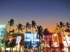 BEST DEAL! 2BR Modern Beachfront Ocean Drive WiFi