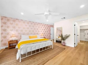 Luxury Villa 3 Blocks from the Beach with Hot Tub a Fire Pit and Outdoor Oasis