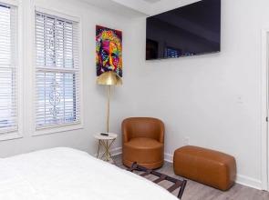 Stylish Home ~ 2 Mi to Jackson State & Belhaven!