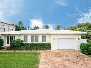 New Listing! Posh Pool Paradise On The Coast 3 Bedroom Home