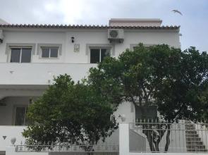 Villa Maria Alvor - Luxury townhouse in the centre of Alvor with 2 independent three bedroom apartments on the ground and first floor