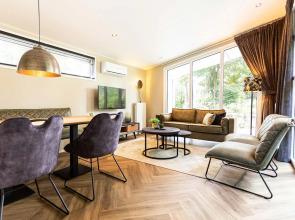 Modern chalet with hot tub, in a holiday park on the beautiful Veluwe