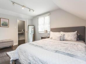 Unique Wrigleyville Gem