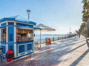 Apt. p/4 1 min from the beach w/pool in Marbella