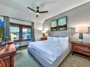 Luxury Two Bedroom Residence steps from Heavenly Village by RedAwning