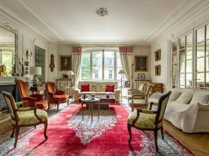 Veeve - Enchanting Murals by Trocadero Gardens