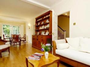 Spacious 4 bed home opposite Hyde Park