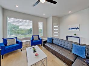 Lavish Eastside W/ Private Rooftop Deck 2 Bedroom Condo