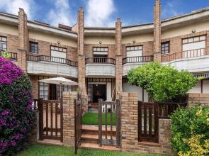 Lovely Holiday Home in Loredo a Stonethrow From the Beach & Communal Pool