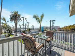 Seafaring Sweet Dreams 5 Minute Walk to Beach!