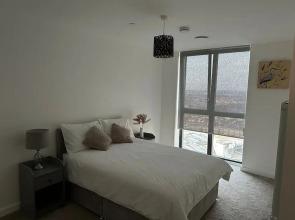 Immaculate 2-bed Apartment in East London