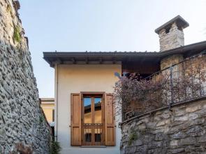 Blue Attic Historical Como City Center