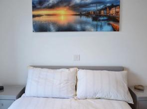 2 Bedroom Apartment in Canada Water