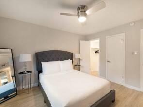 Stylish 2BR Near UT Hyde Park Evonify