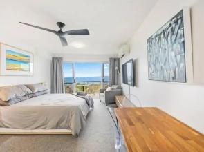 Wake to the Waves - Oceanfront Apartment