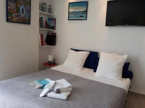 Les Princes Studio facing the sea