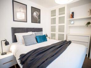 City View Three-bed Premier Apartment London