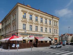 Bright Prague Castle Apartments