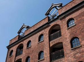 Amazing Spacious 2 Bed Duplex Penthouse w/ Balcony