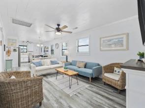 Walk to Crescent Beach: Updated Condo w/ Balcony