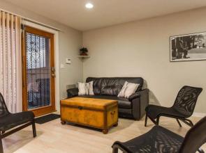 Old Town-Gold Coast Amazing 3 br Home/ Free Parking/ Breakfast/ Backyard/ Walk Everywhere/ Pets OK