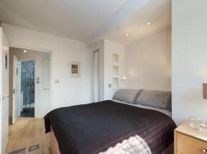 Apartment 8, County House, Central London