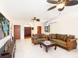 Beautiful 3br2 5BA Villa w Pool Close 2 Baby Beach