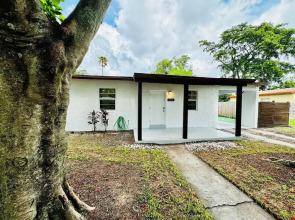 Modern 2-bedroom Retreat Near Beach Airport