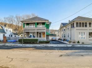 1 Mi to Dtwn Binghamton: Apt w/ Covered Balcony!