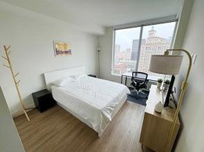 NEW Upscale Downtown San Diego Stay Queen Bed Pool Sauna